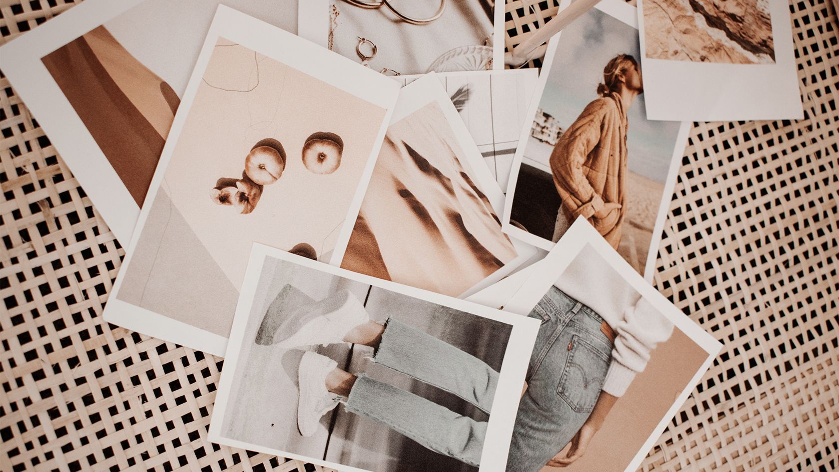 Мудборд с образцами брендовой фотографии и стилем съёмки.