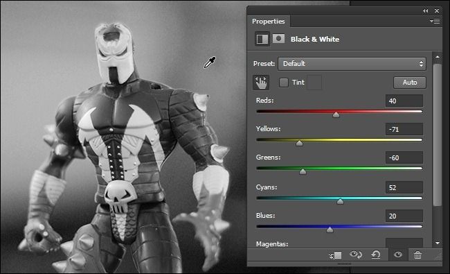 Фон изображения приглушён за счёт уменьшения канала зелёного при помощи пипетки в Black & White
