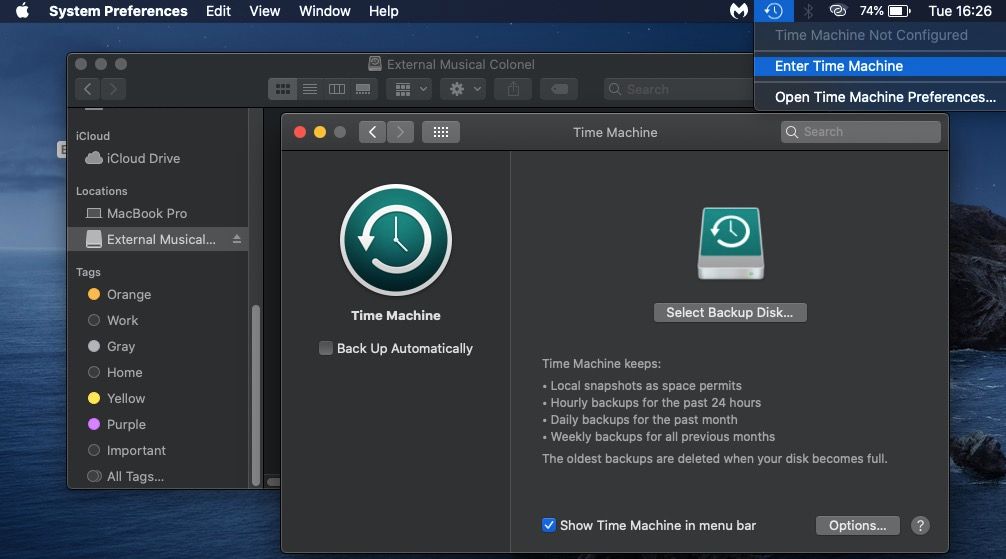 Окно Time Machine на Mac и выпадающее меню.