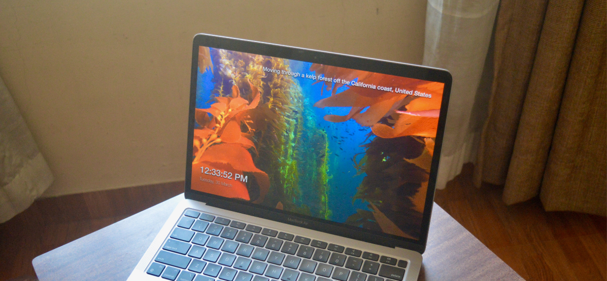 Кинематическая заставка Apple TV, показанная на MacBook