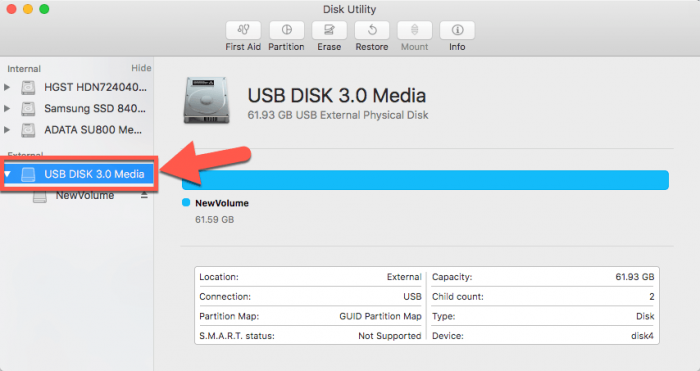 Окно Дисковой утилиты с выбранной флешкой в боковой панели