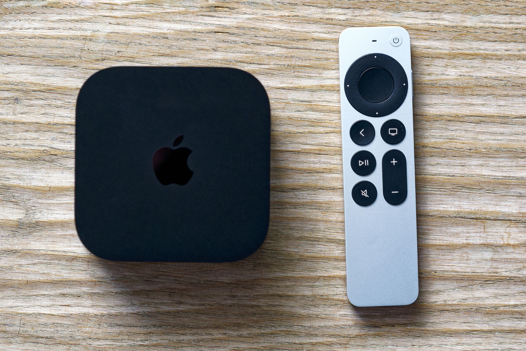Apple TV 4k стриминговая приставка и пульт