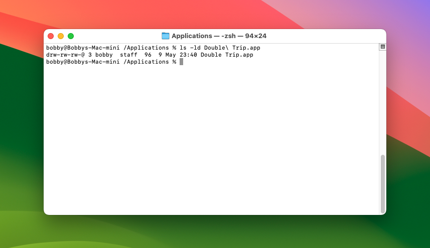 Длинный вывод ls -ld, показывающий права доступа с буквами и дефисами.