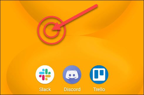 Нажатие и удержание на домашнем экране для открытия меню