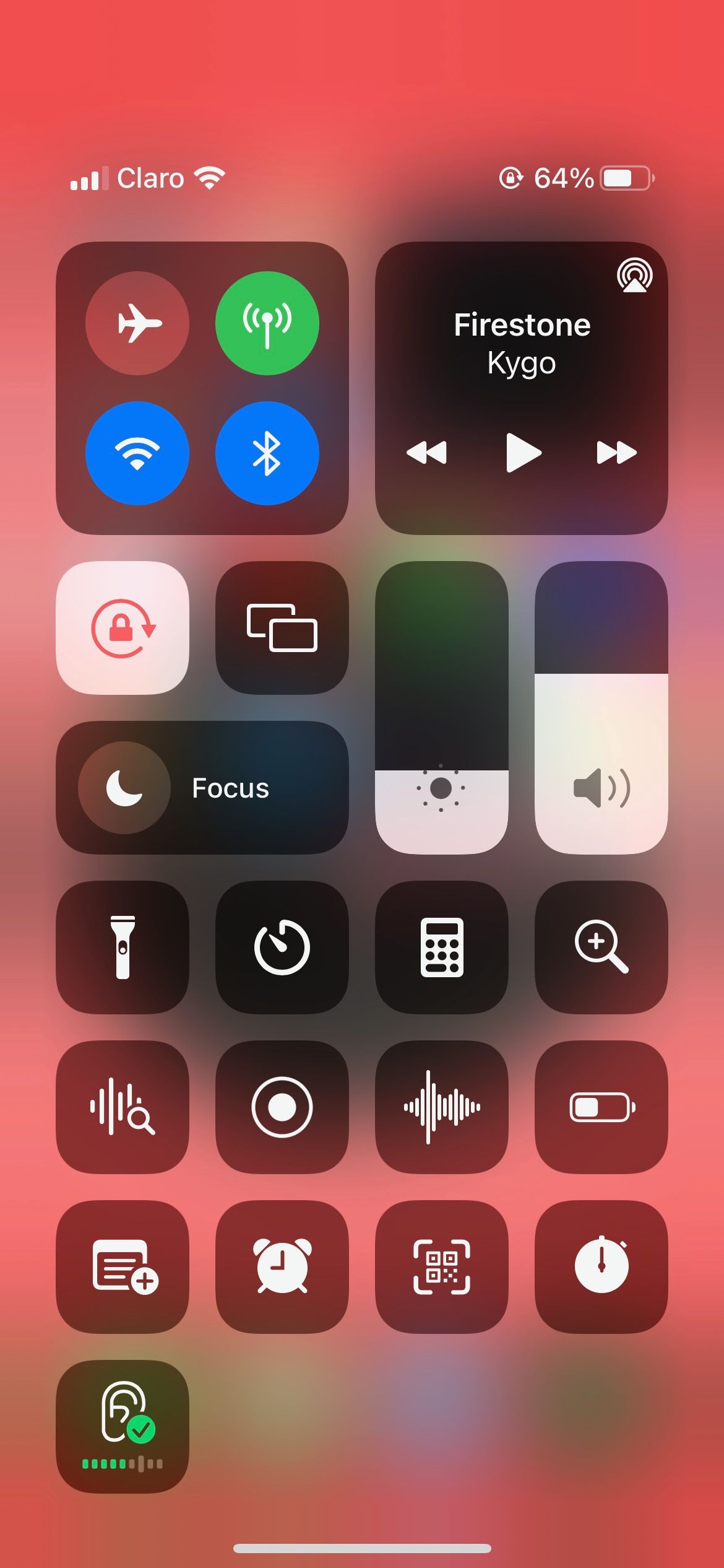 Пункт управления iPhone с элементом Слух