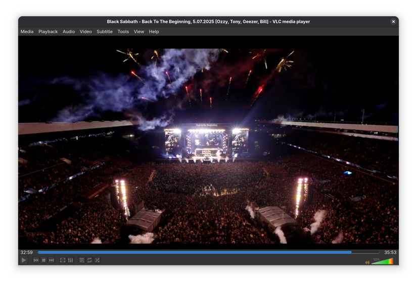 VLC Media Player воспроизводит видео в среде Linux.