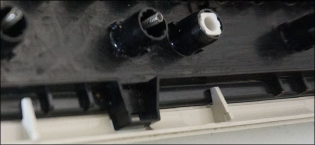 Установка колпачка пробела и фиксация стабилизатора