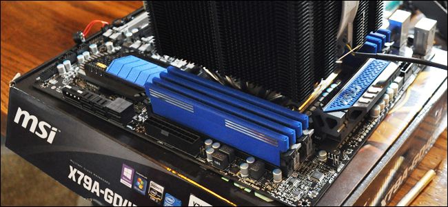 Материнская плата и радиаторы после покраски Plasti‑Dip