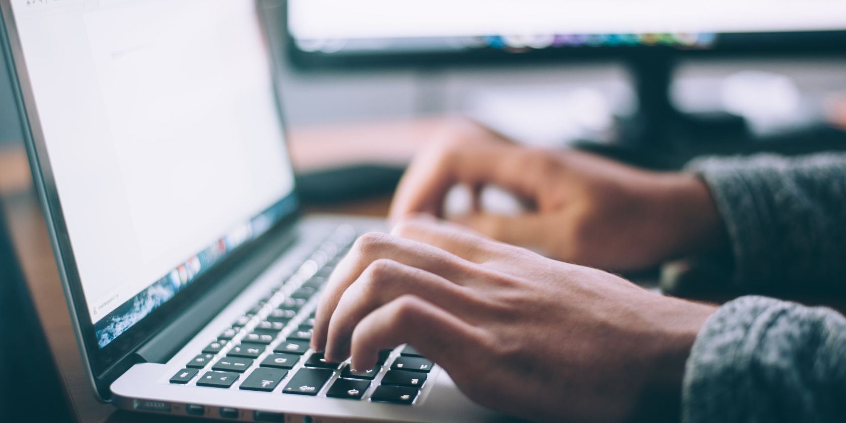 Как согреть холодные руки на работе — 7 способов