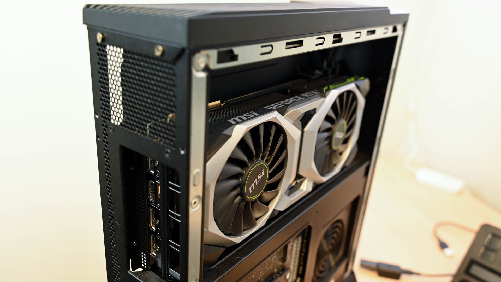 Видеокарта MSI GeForce — пример дискретного GPU для игровых систем