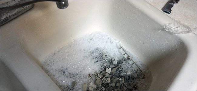 Колоточки и миска с колпачками на распаковке