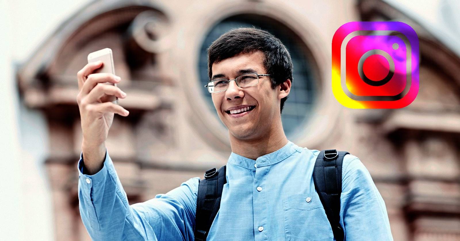Человек ведёт прямую трансляцию в Instagram на мобильном телефоне