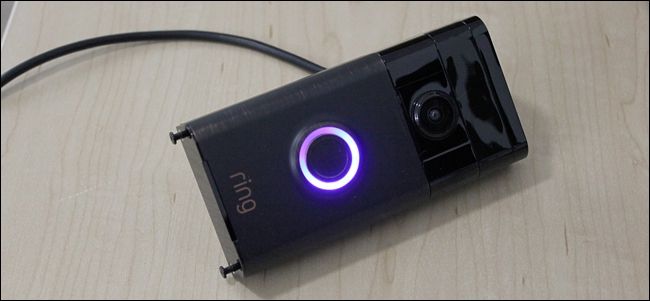 Синее кольцо индикатора показывает процесс зарядки