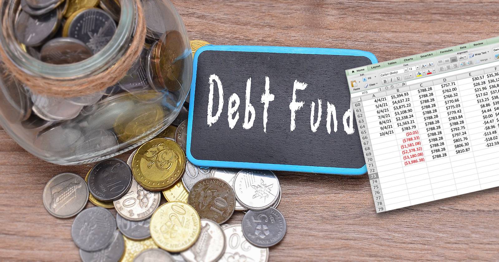 Изображение долговой таблицы и Excel-таблицы рядом