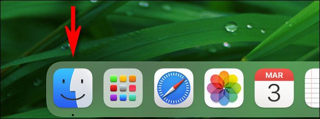 Нажмите на иконку Finder в Dock.