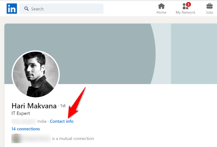 Кнопка «Контактная информация» в верхней части профиля на сайте LinkedIn.