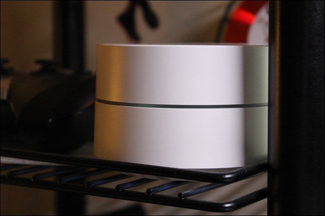 Разные уровни подсветки Google Wifi — яркие и приглушённые