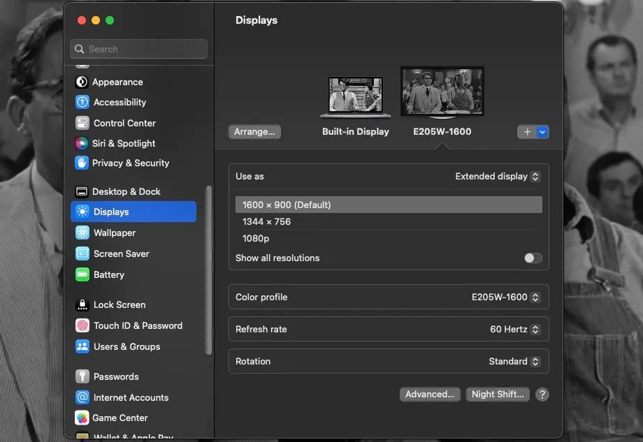 Выбор вторичного дисплея в настройках macOS