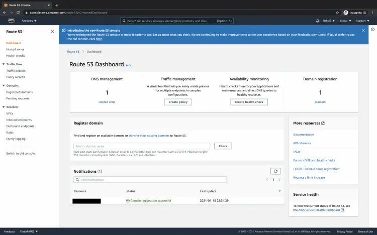 Панель Route 53 с зарегистрированными зонами