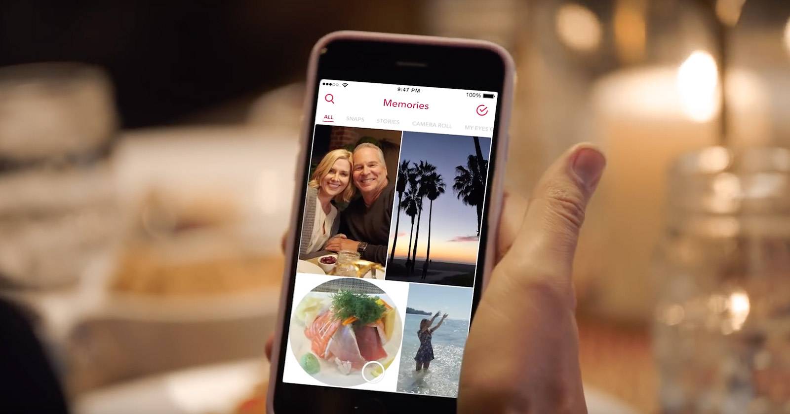 Экран Snapchat Memories с миниатюрами снимков и историй