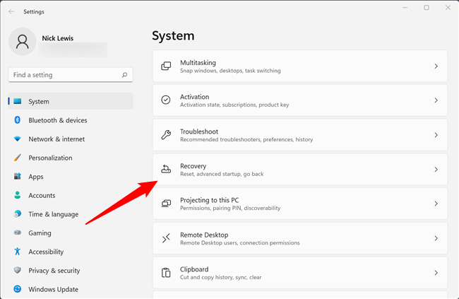 Окно «Система» с выделенным пунктом «Восстановление».