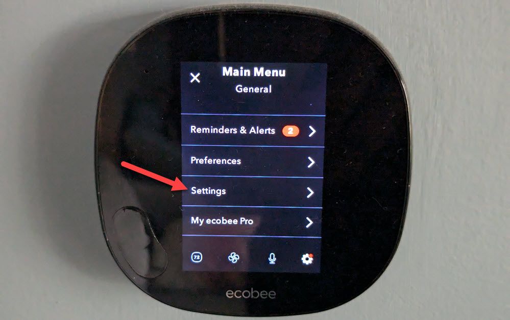 Экран с пунктом Настройки на термостате Ecobee.