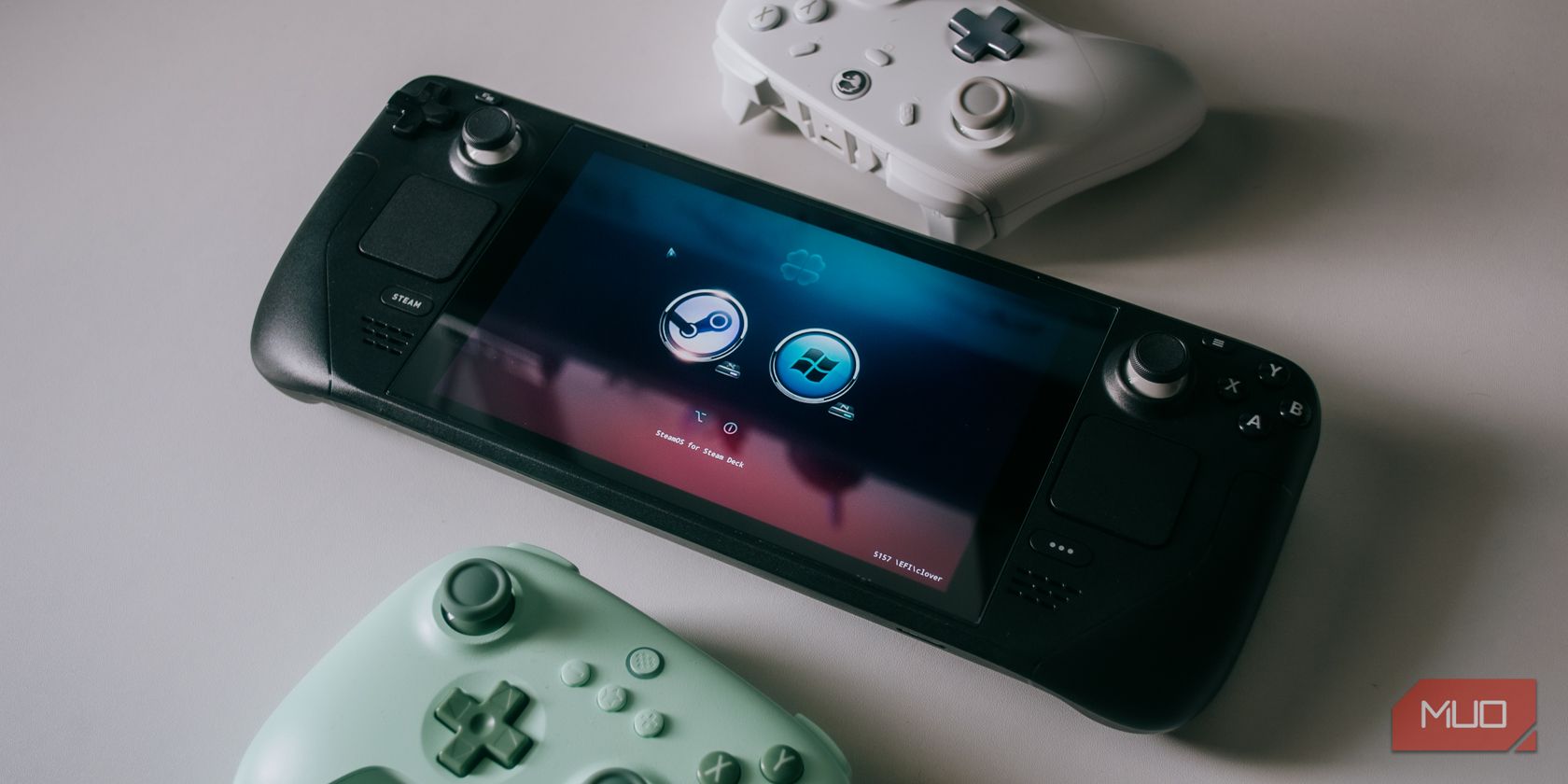Clover — сторонний менеджер двойной загрузки на Steam Deck рядом с контроллерами