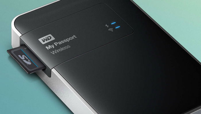 Western Digital MyPassport Wireless mit eingelegter SD‑Karte