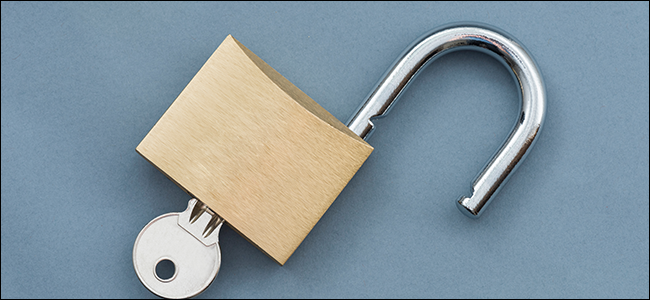 Открытый замок с ключом, символ доступа к шкафчику или ячейке.