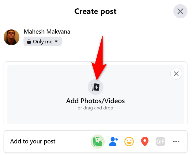 Кнопка «Добавить фото/видео» в окне создания поста Facebook на сайте.