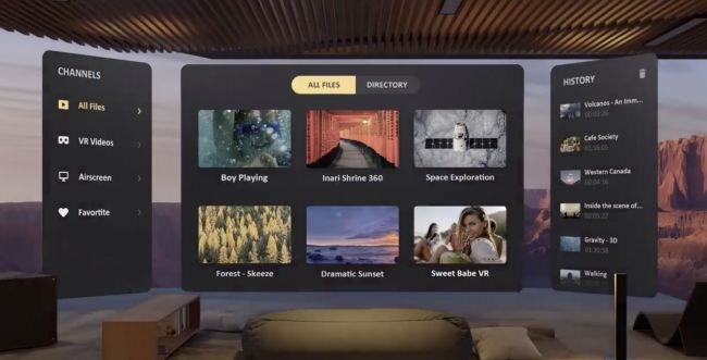 Человек в VR‑шлеме смотрит фильм