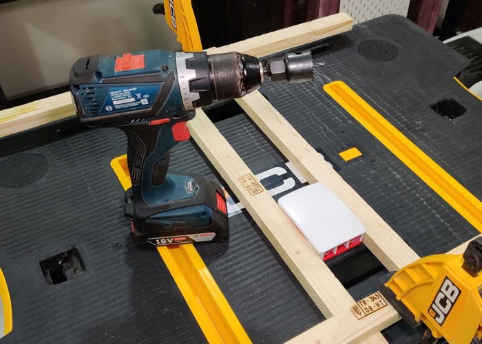 Использование шаблона вентилятора для разметки крепёжных отверстий