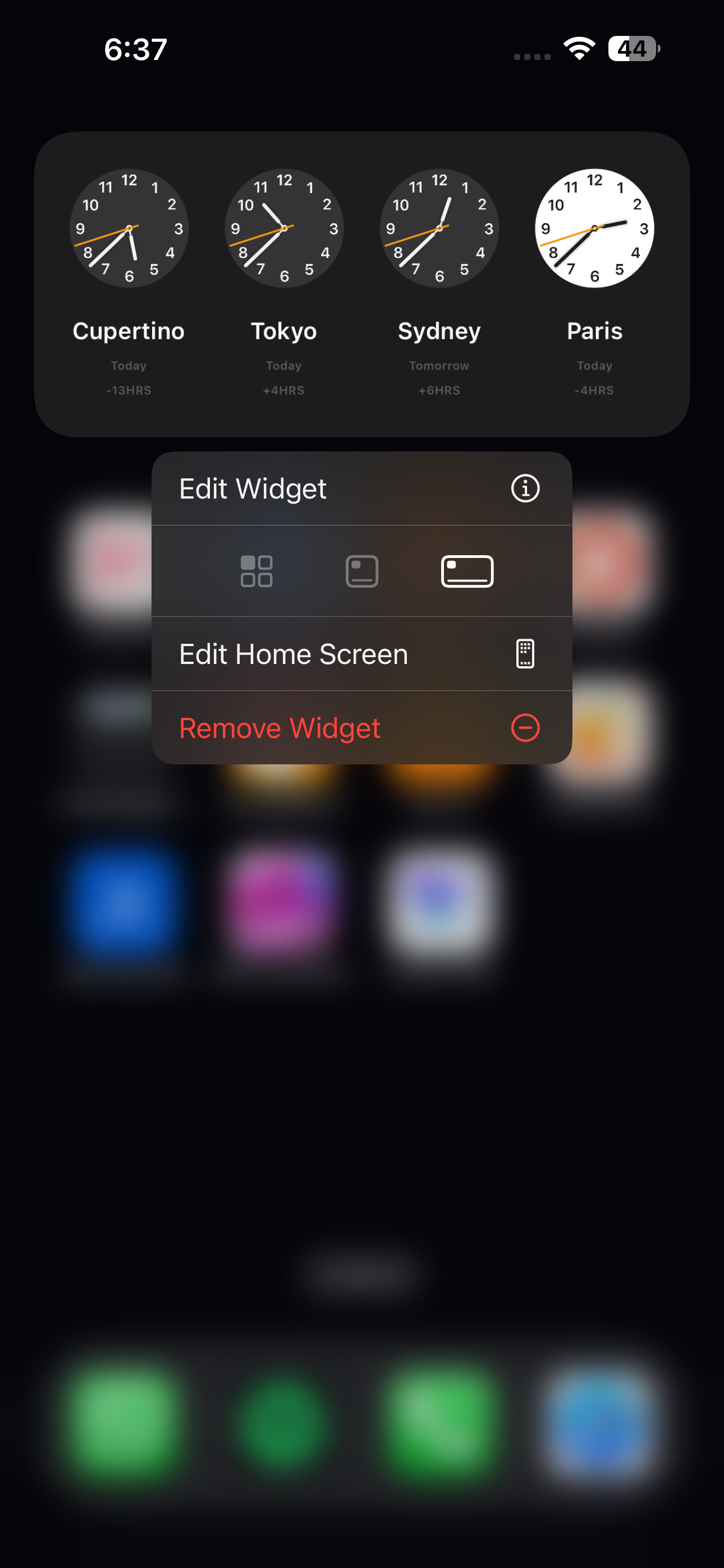 Options that appear when you long-press a rectangular clock widget