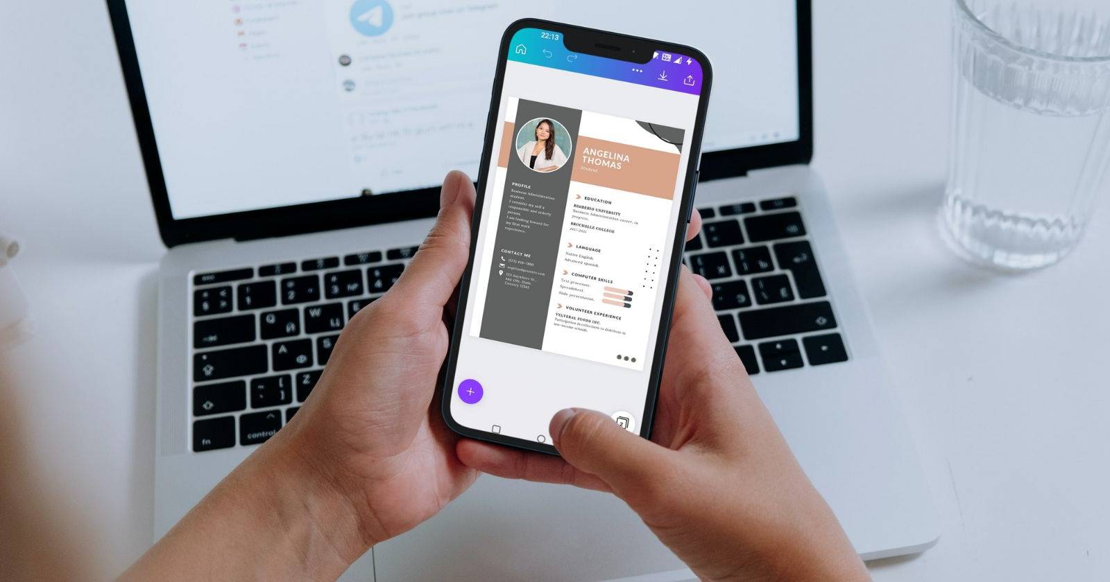 Резюме в приложении Canva на экране смартфона