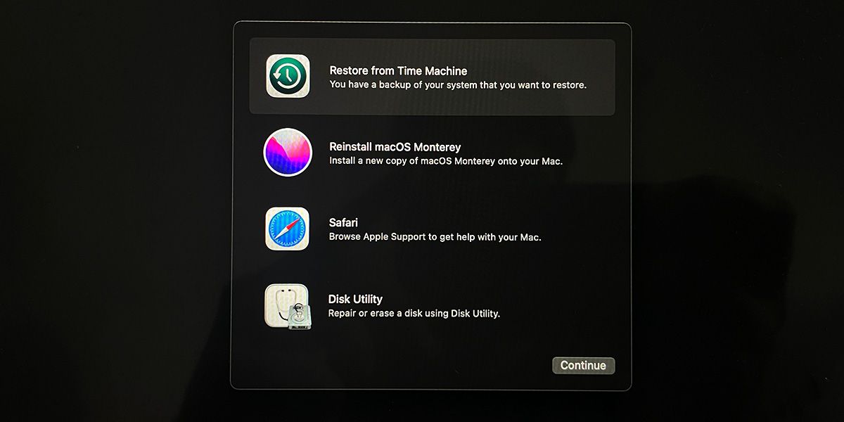Окно утилит macOS Recovery с вариантами восстановления