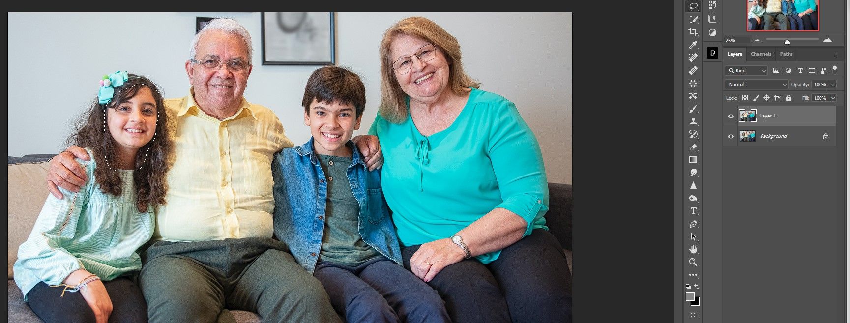 Шаг 3: обведите лицо девочки