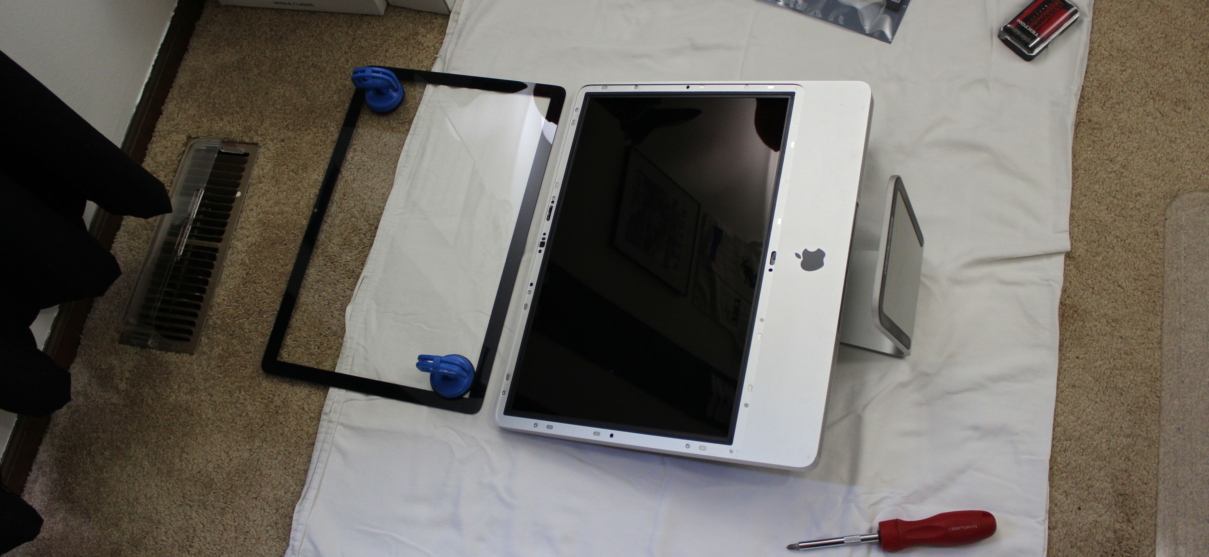 Снятие рамки и вид микрофонного кабеля