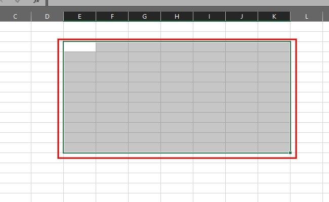Выделите диапазон ячеек, где требуется перенос текста.