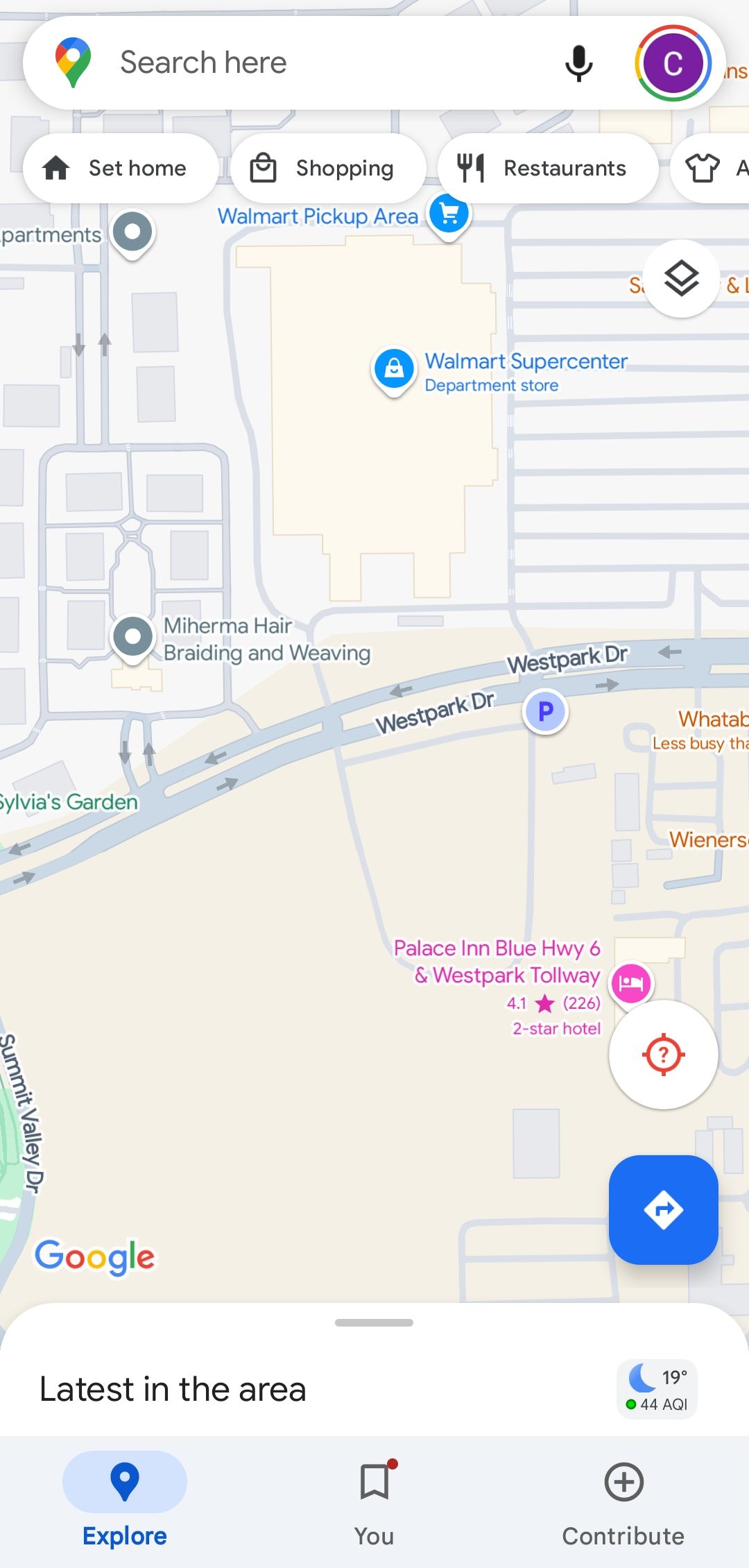 Главная страница Google Maps с картой и элементами интерфейса.