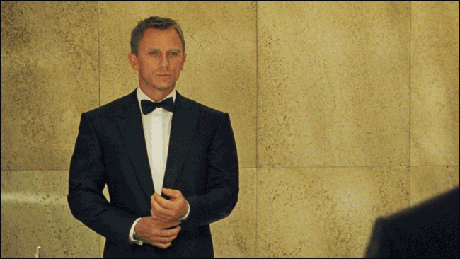 Кадр из боевика в тёмной сцене