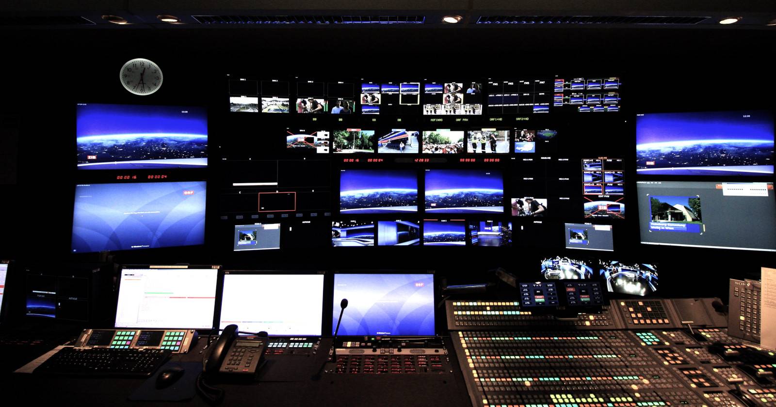 Консоль для редактирования видео в студии