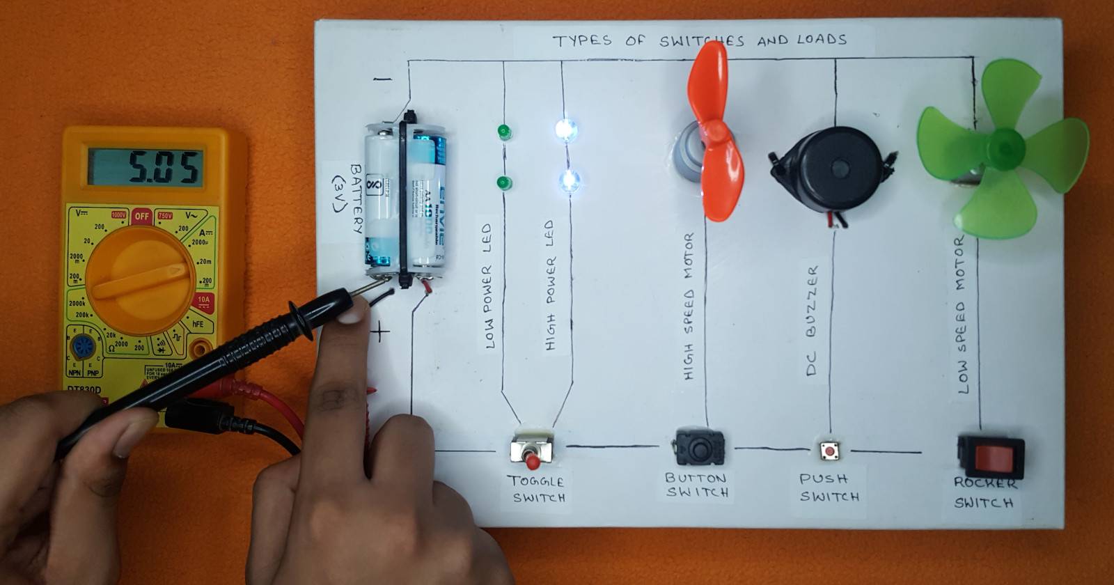 Измерение тока цифровым мультиметром на разных электронных компонентах, закреплённых на плате