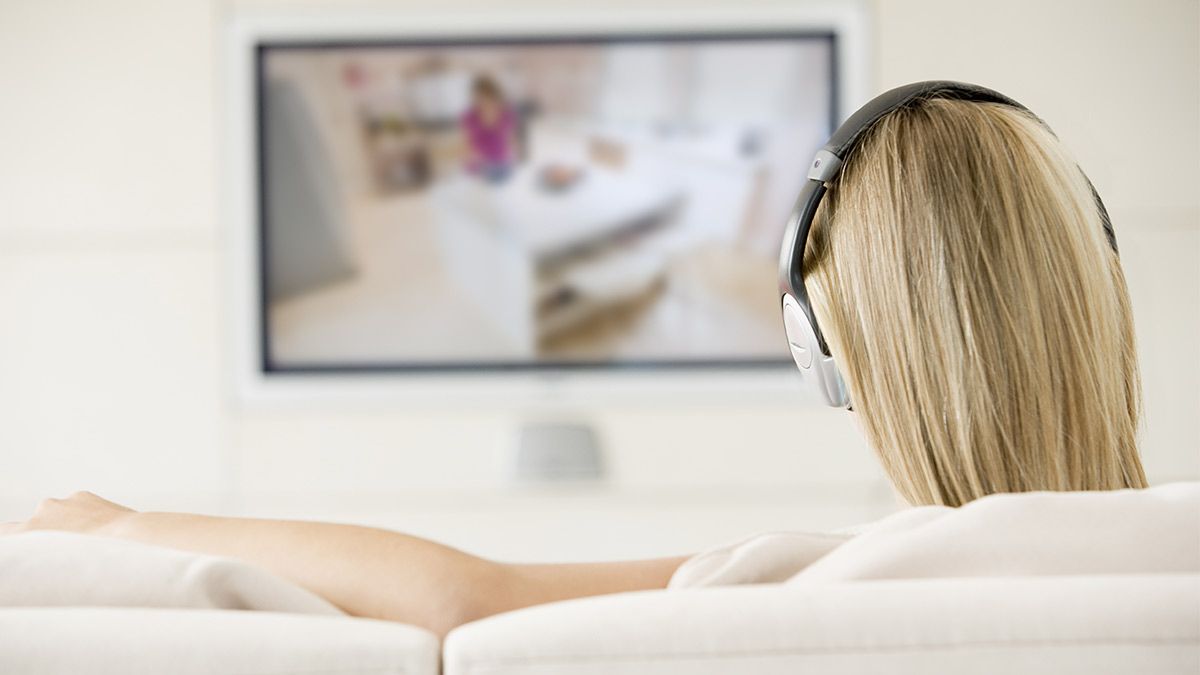 Как подключить наушники к телевизору