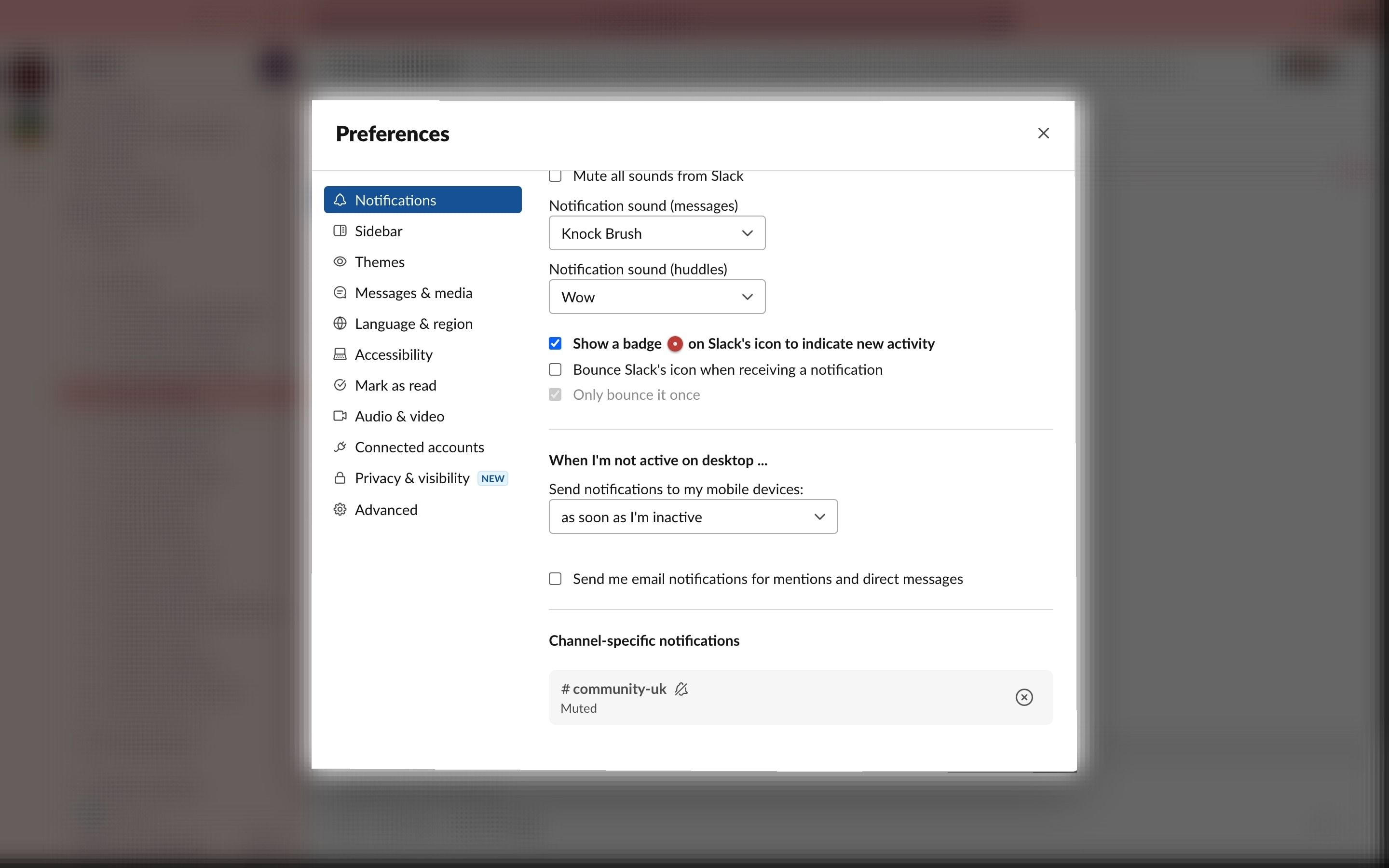 Скриншот: индикаторы настроек уведомлений канала в основном меню Slack