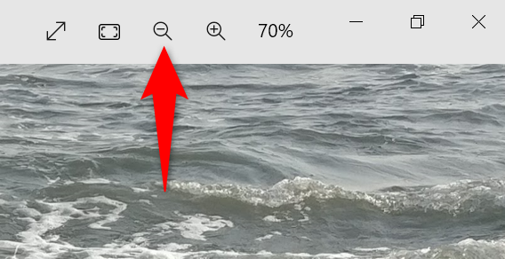 Кнопка «Уменьшить» в приложении Фотографии.