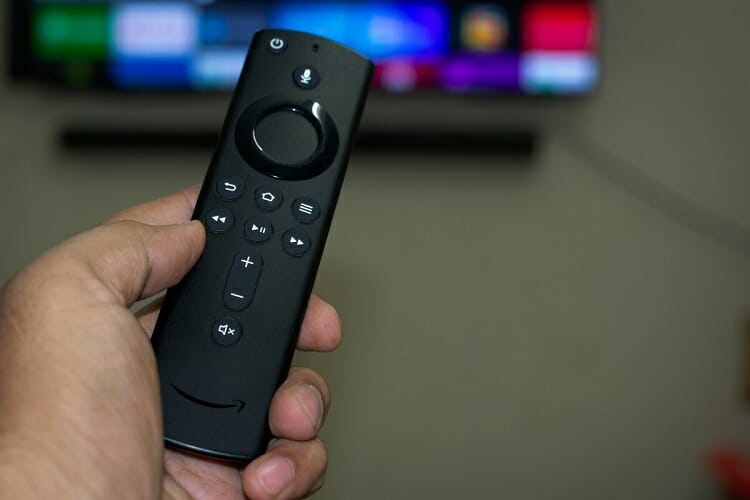 Компьютер с эмулятором Android и приложением управления Fire TV